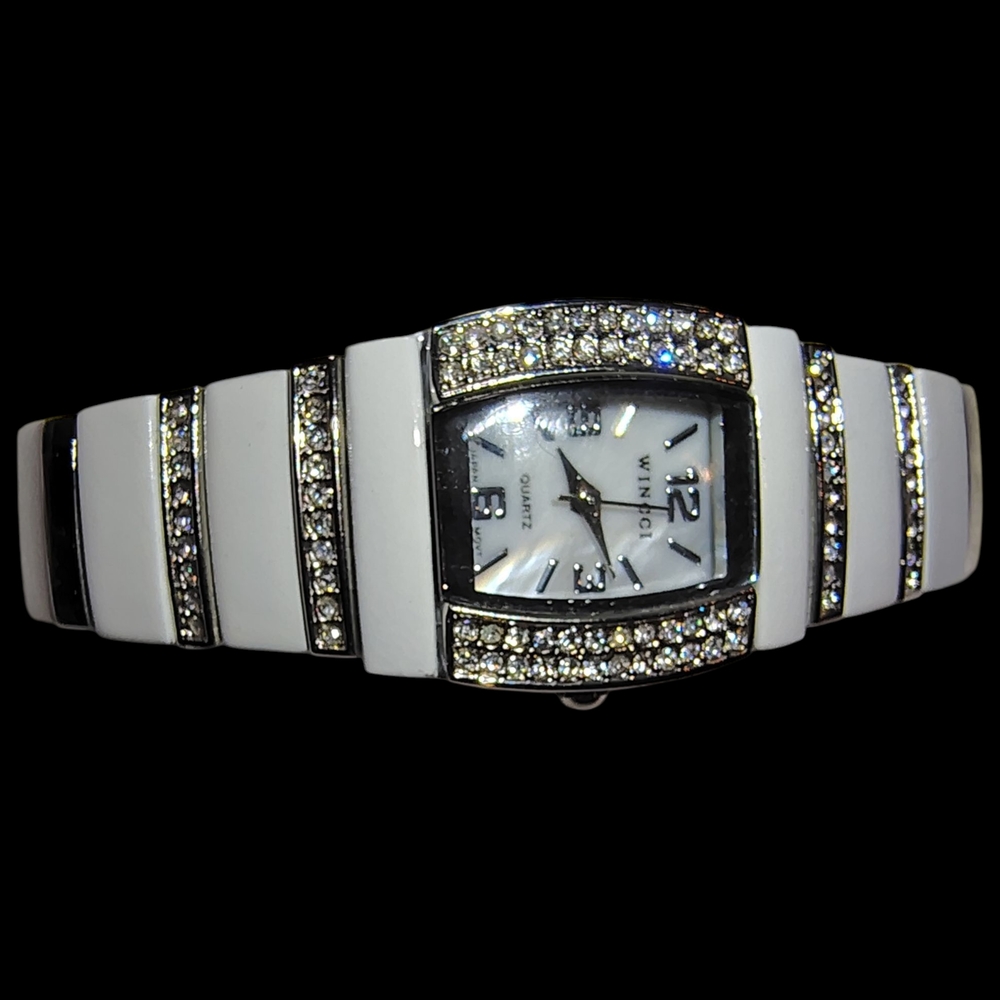 Elegant White and Silver Women's Watch